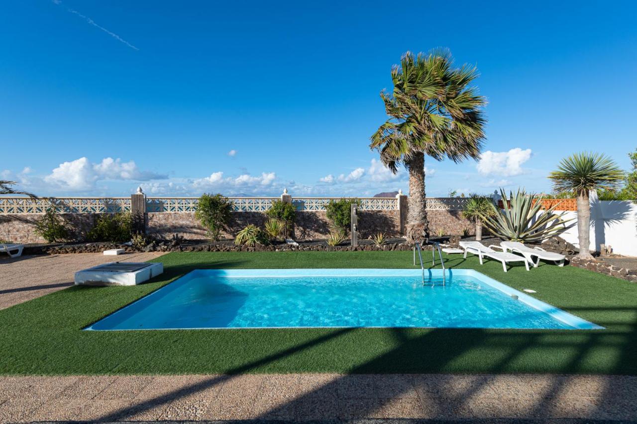 Homeforguest Apartment With Pool And Terrace 1 Min From The Beach Corralejo Eksteriør billede